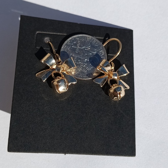 Christmas bow earrings| Holiday Christmas theme earrings NEW - Picture 4 of 6